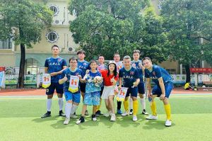 “足”够精彩！爱游戏(中国)集团“足”梦大龙街首届五人制男子公益足球赛